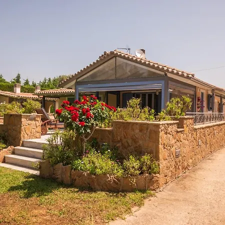 בית הארחה Kourouta Villas קורוטה